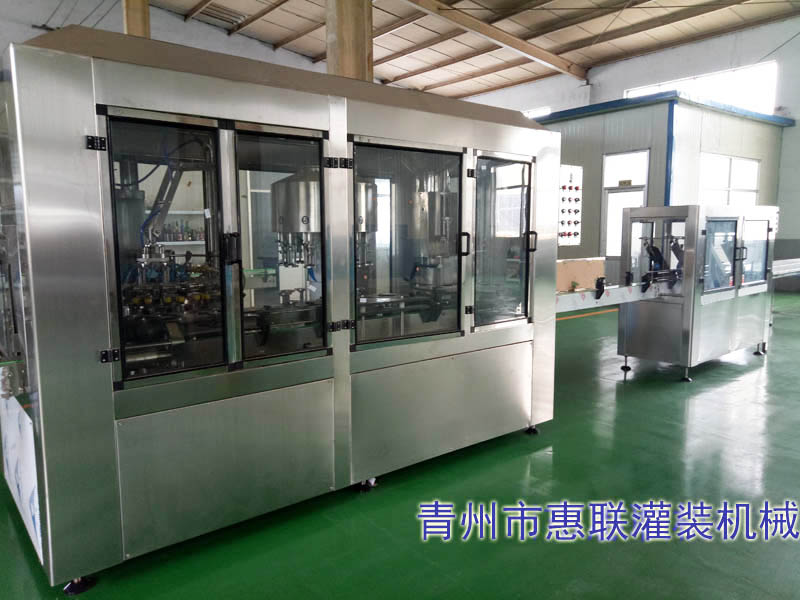 紅酒洗瓶灌裝壓蓋三聯(lián)體機